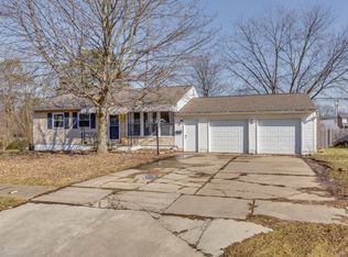 2447 Liberty Rd, Stow, OH 44224