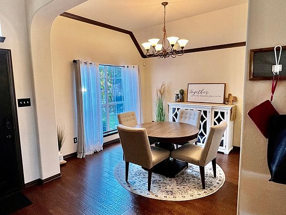 2nd image of 945 Mimosa Ct
