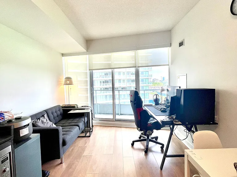 115 McMahon Dr #706 — Photo 6