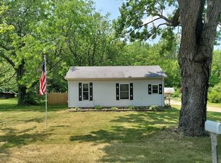 917 N Line St, Chesaning, MI 48616