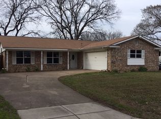 217 NE Murphy Rd, Burleson, TX 76028