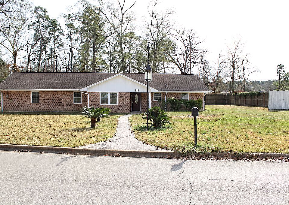 1st image of 816 Circle Dr