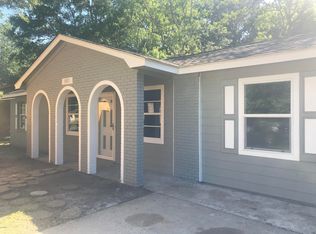 3015 W Park Dr, Gautier, MS 39553