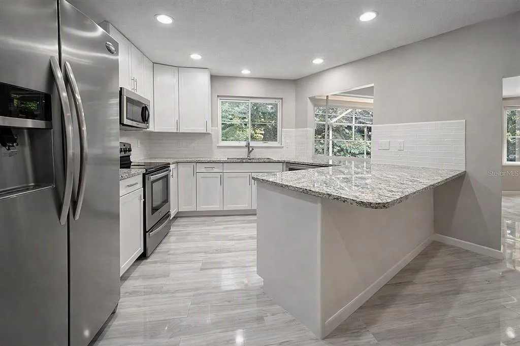 3 bed, 2.0 bath, 2307 sqft, $4,199 — Photo 4
