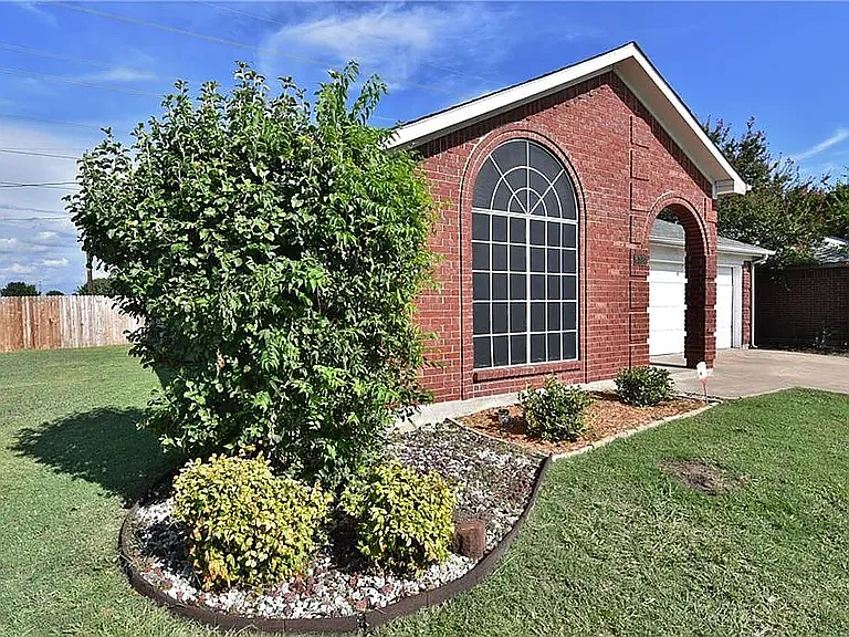 6323 Brookbriar Ct — Photo 2