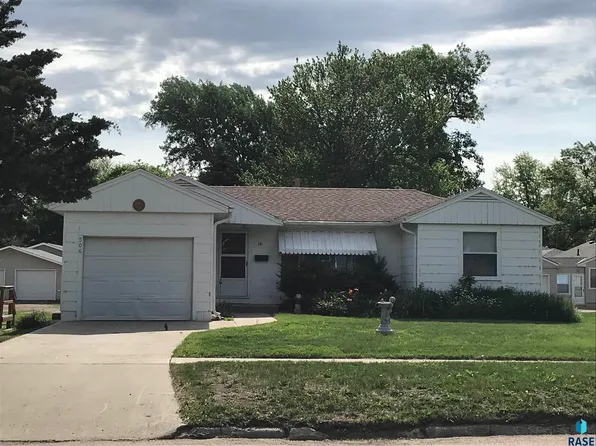 506 S 3rd St, Beresford, SD 57004