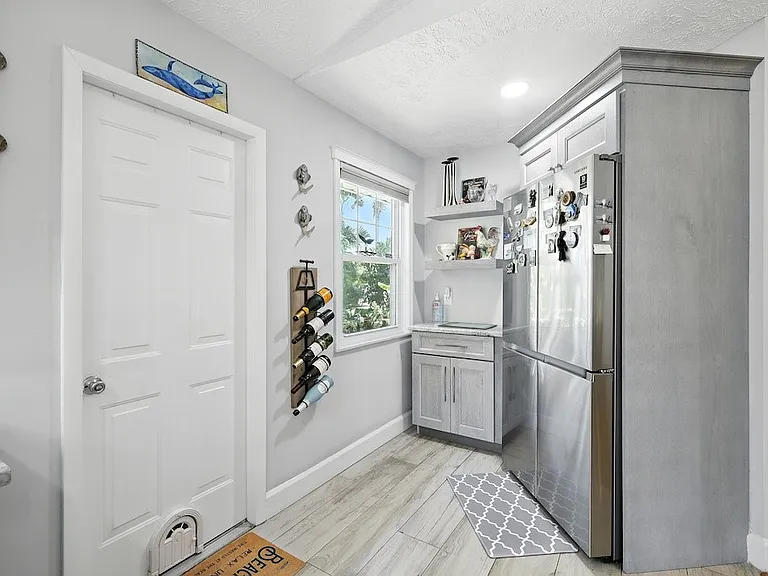 725 Acacia Rd — Photo 8