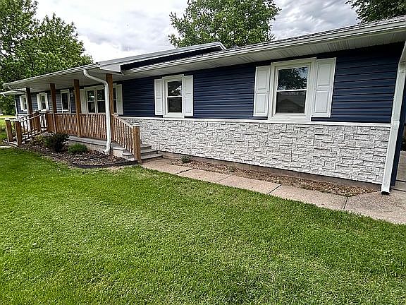 5th image of 121 E Maiden Ln