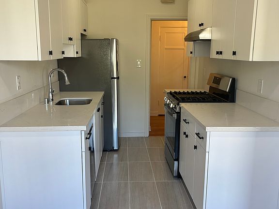 5th image of 330 S Cochran Ave APT 5