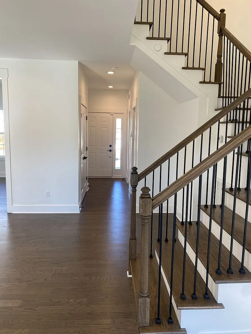 Spacious 3BR/2.5BA home in North Nashville with an abundance of natural light throughout! — Photo 3