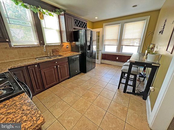 3rd image of 4129 Garrett Rd