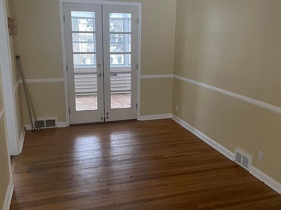 4th image of 23541 Forest Ave