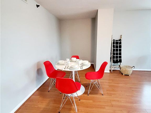 4th image of 2209 9th St APT 701