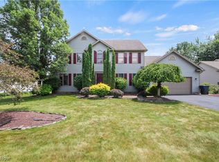 885 Fairfield Dr, Youngstown, OH