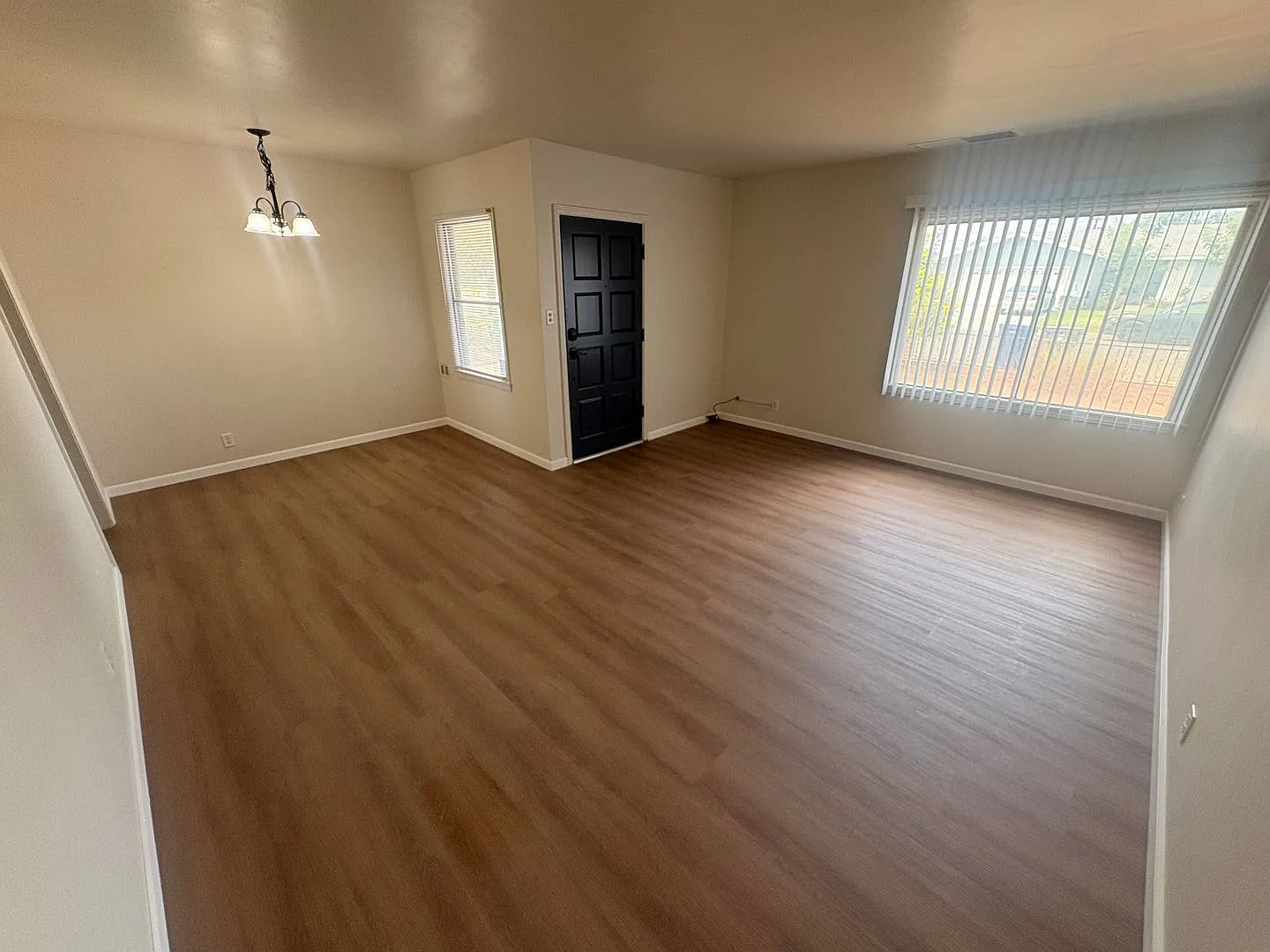Beautiful newly remolded home for rent in Tulare, Ca — Photo 3