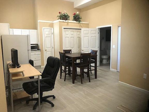 Main inside living space (pic 1)