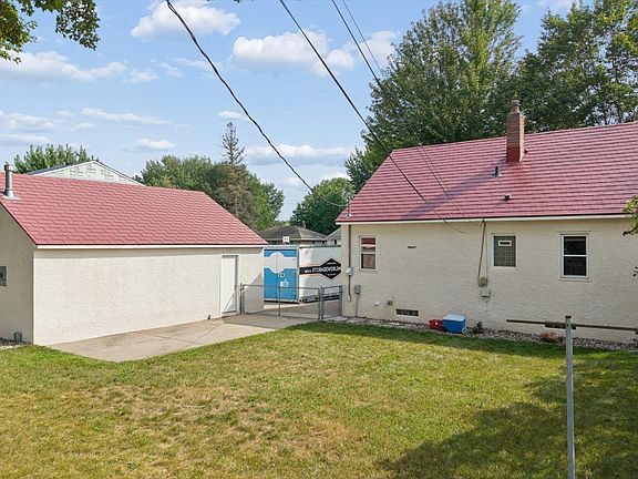 2nd image of 1747 Pinewood Dr