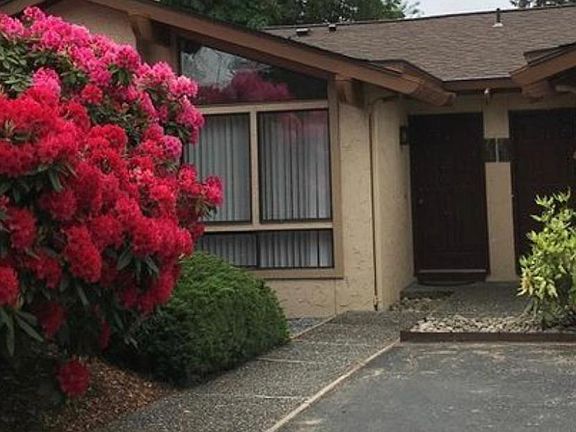 Front entrance with 1 parking space.