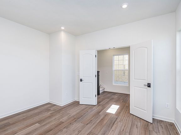5th image of 1812 Blenker Dr