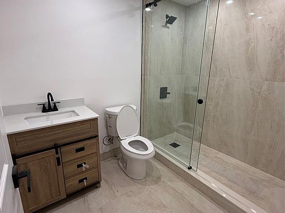 3rd image of 478 Riverside Ter