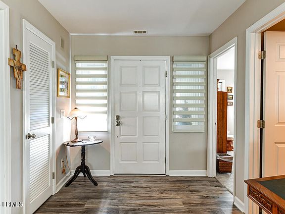 4th image of 32 Cottonwood Lane
