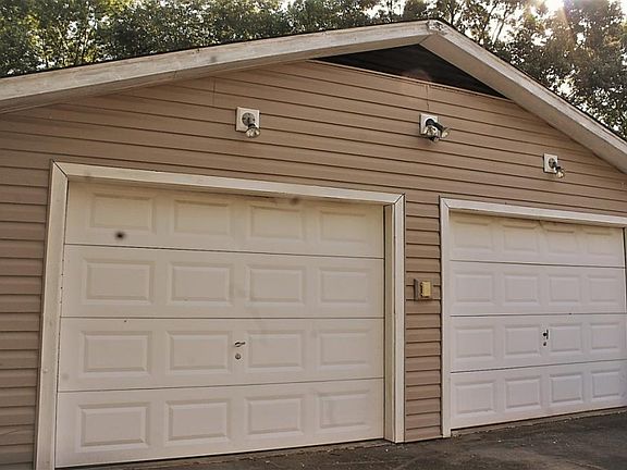 4th image of 202 Carolyn Ave