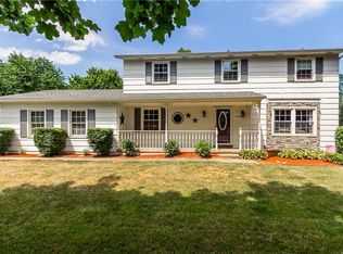 1450 Windsor Cir, Farmington, NY 14425