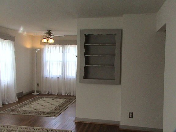 FAMILY/LIVING ROOM