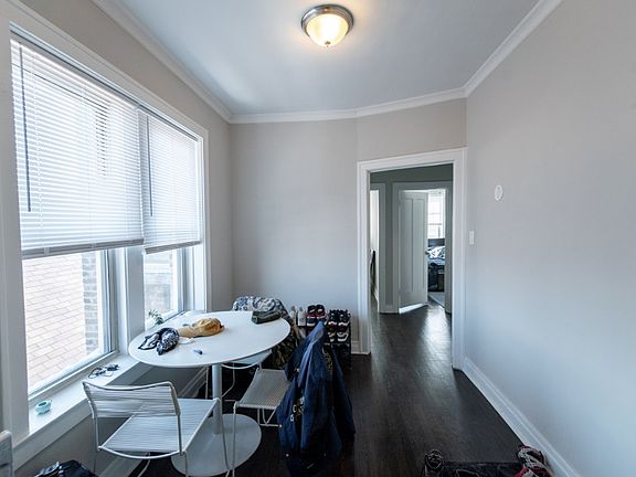 3rd image of 3124 W Eddy St #3