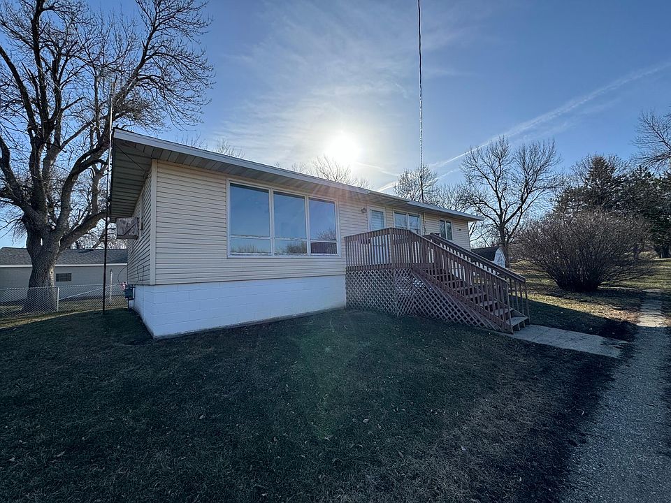 1st image of 512 Railroad Ave
