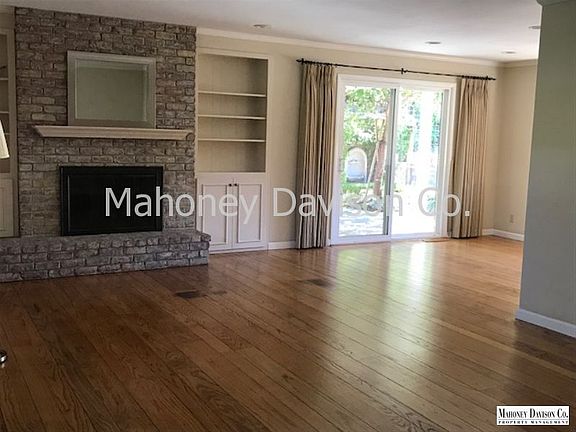 4th image of 400 Sunnyslope Ave
