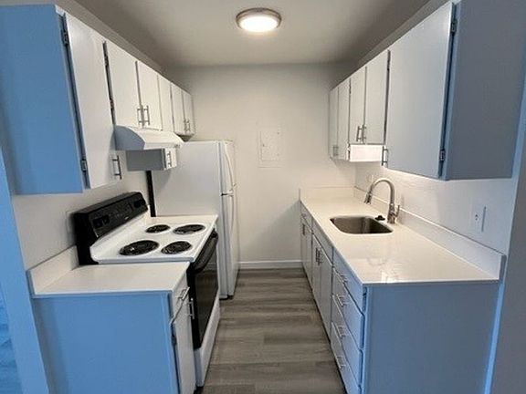 2nd image of 351 Vuemont Pl NE APT 307
