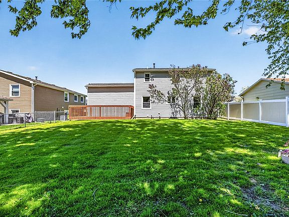 5th image of 383 Pebbleview Dr
