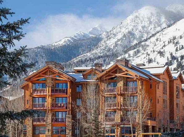 3285 Village Dr #203