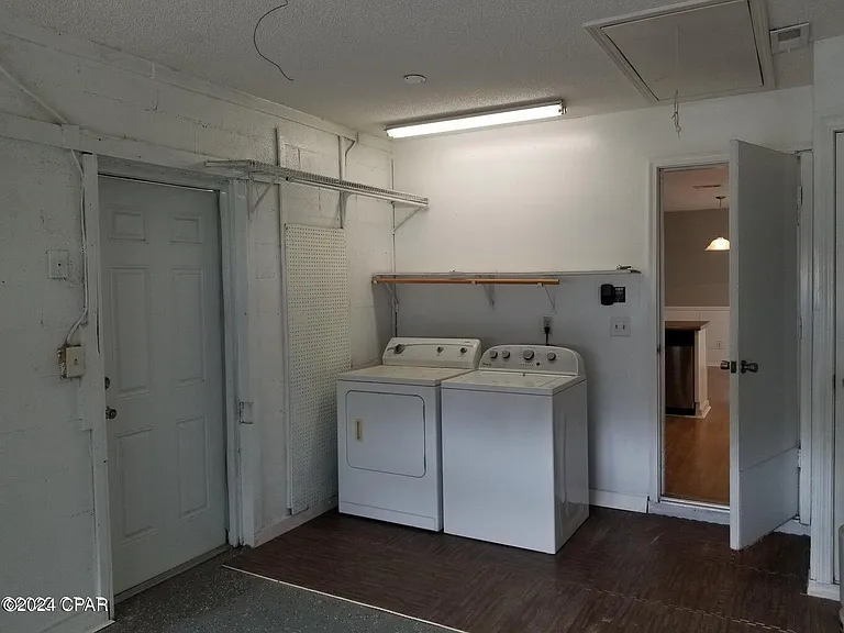 202 Castile Cir — Photo 17