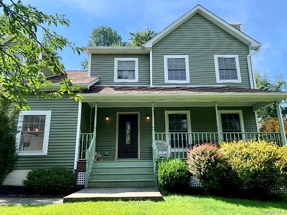 2nd image of 25 Sugarloaf Mountain Road