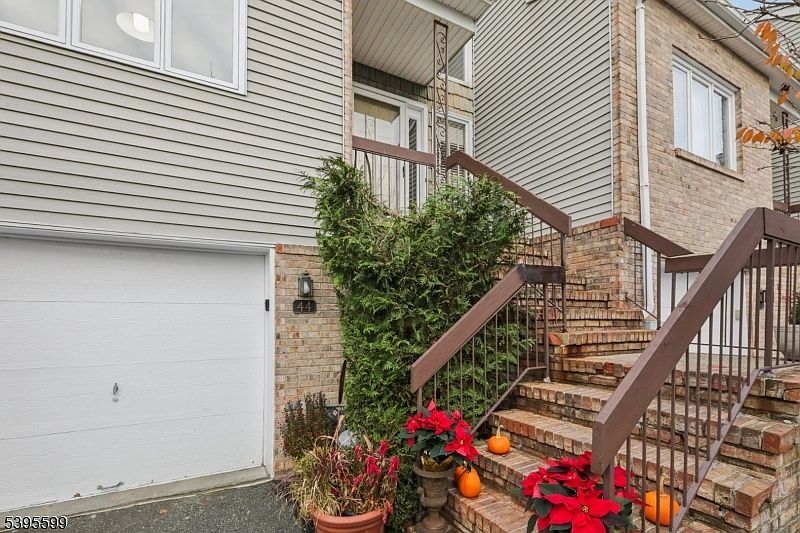 1st image of 44 Averell Dr