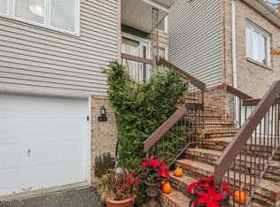 44 Averell Dr, Morris Plains, NJ 07950