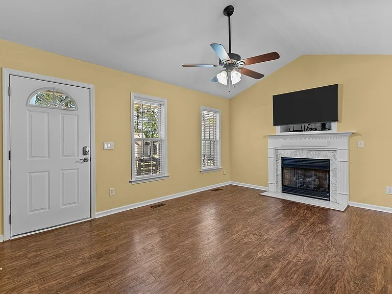501 Rookwood Ct — Photo 4