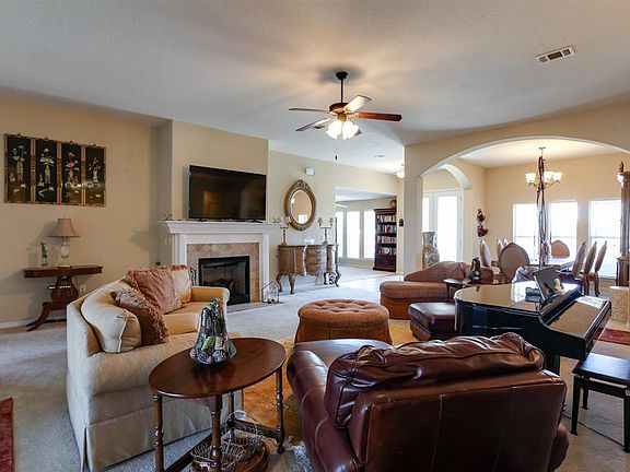 4th image of 9764 Misty Meadow Ln
