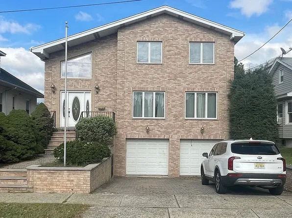 695 Linden Ave, Ridgefield, NJ 07657