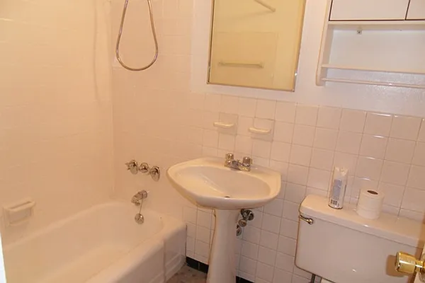 Rented by City Connections Realty | media 16