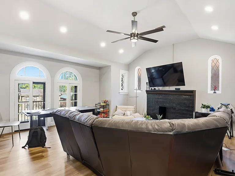 7358 Pershing Ave #1-E — Photo 4