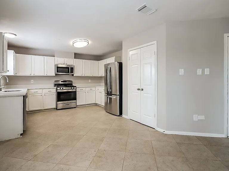 1818 Oak Ridge Dr — Photo 8
