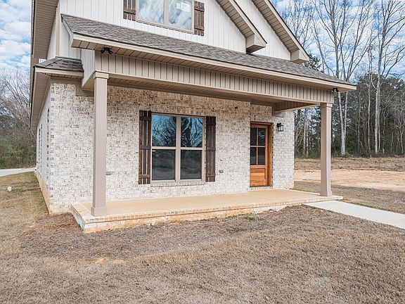 3rd image of 386 Woodland Dr