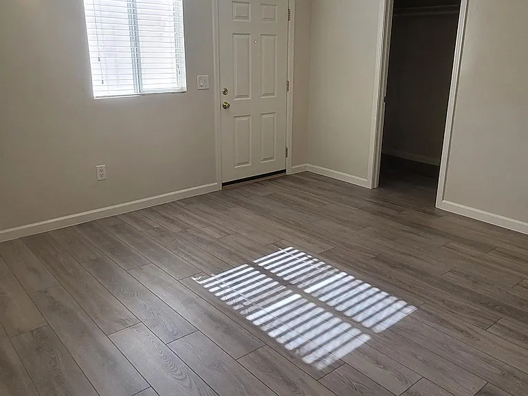 1002 E Mitchell Dr #1 — Photo 3