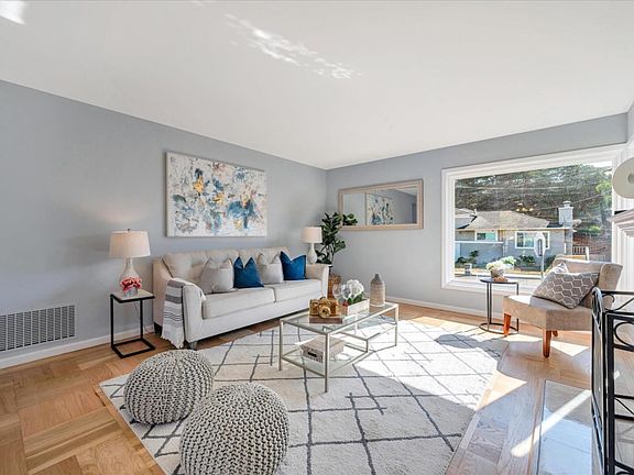 4th image of 902 Gibbs Way