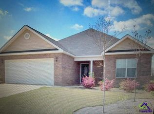 210 Manchester Ln, Byron, GA 31008