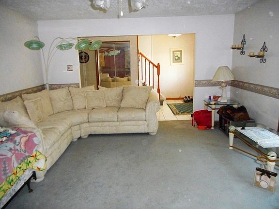 4th image of 1047 Parkview Dr