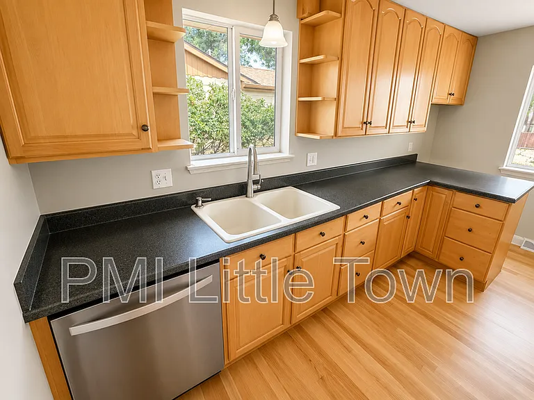 5561 S Cedar St — Photo 15